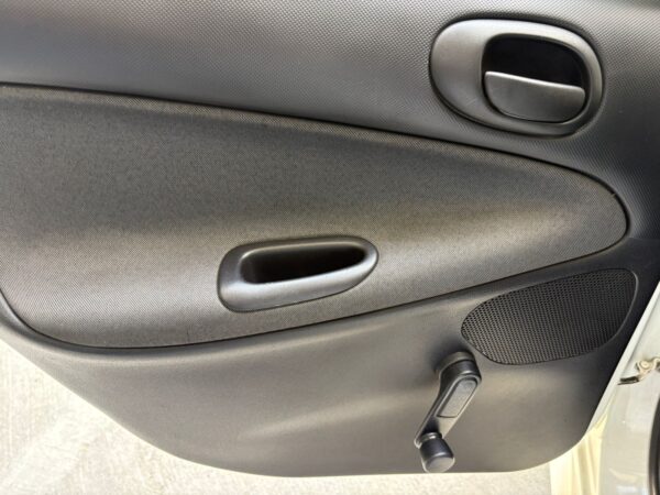 PEUGEOT 206 2012 - Imagen 15