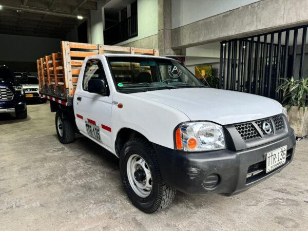NISSAN FRONTIER ESTACAS PUBLICO 2013 - Imagen 3