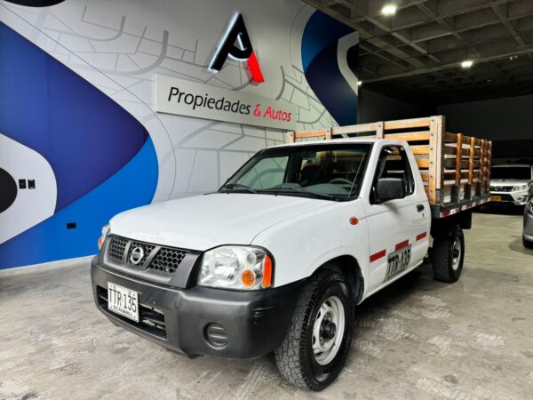 NISSAN FRONTIER ESTACAS PUBLICO 2013