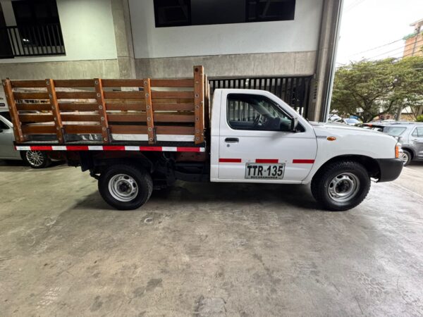NISSAN FRONTIER ESTACAS PUBLICO 2013 - Imagen 4