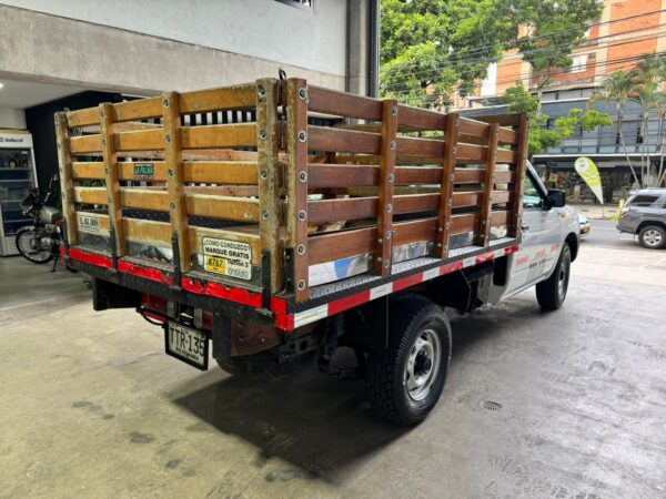 NISSAN FRONTIER ESTACAS PUBLICO 2013 - Imagen 5