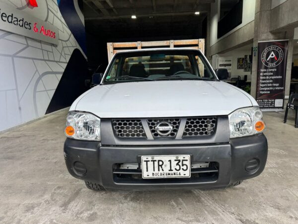 NISSAN FRONTIER ESTACAS PUBLICO 2013 - Imagen 2