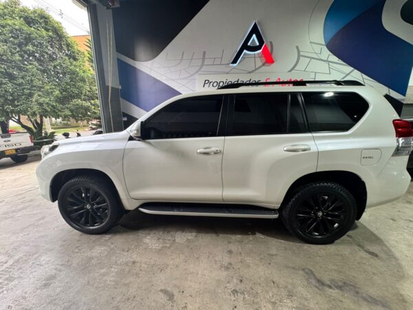 TOYOTA LAND CRUISER VXL 2011 - Imagen 8