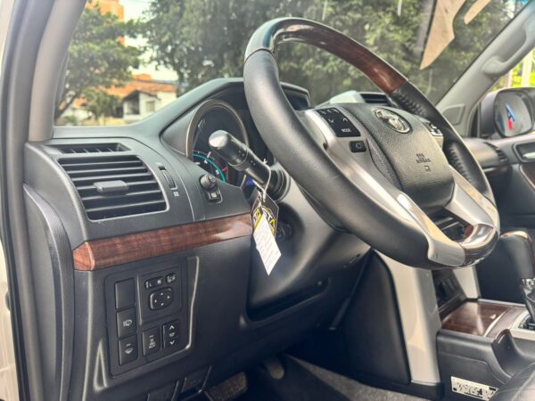 TOYOTA LAND CRUISER VXL 2011 - Imagen 11