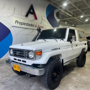 TOYOTA LAND CRUISER FJ 73 1995