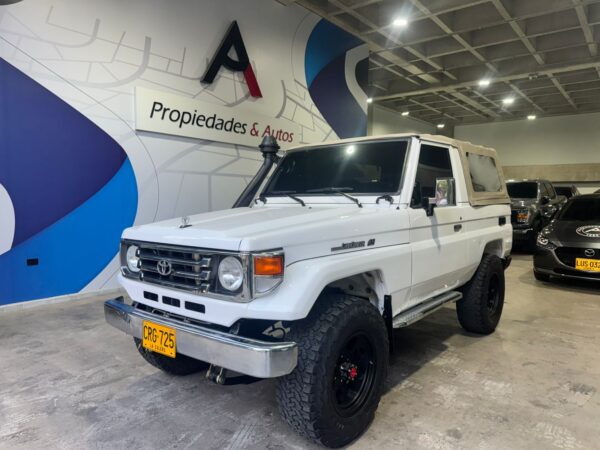 TOYOTA LAND CRUISER FJ 73 1995
