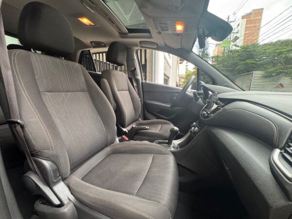 CHEVROLET TRACKER LT 1.8 2018 - Imagen 18