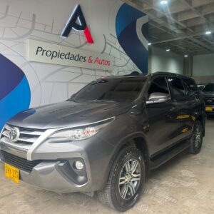 TOYOTA FORTUNER STREET 2020