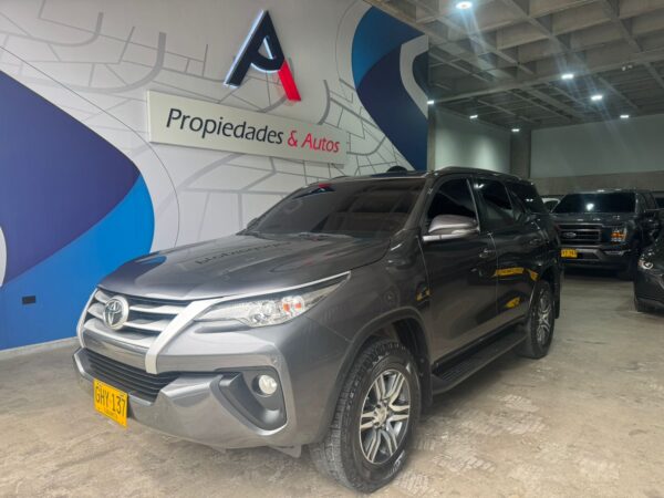 TOYOTA FORTUNER STREET 2020