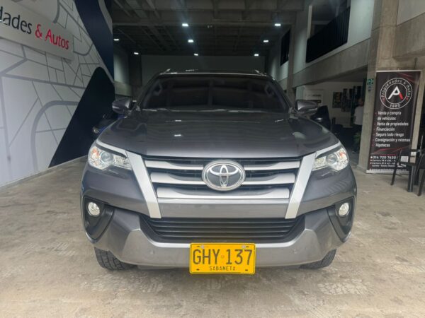 TOYOTA FORTUNER STREET 2020 - Imagen 2