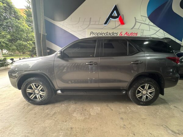 TOYOTA FORTUNER STREET 2020 - Imagen 8