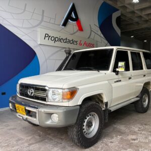 TOYOTA LAND CRUISER LX V6 2015