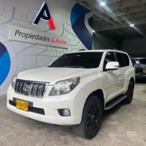 TOYOTA LAND CRUISER VXL 2011