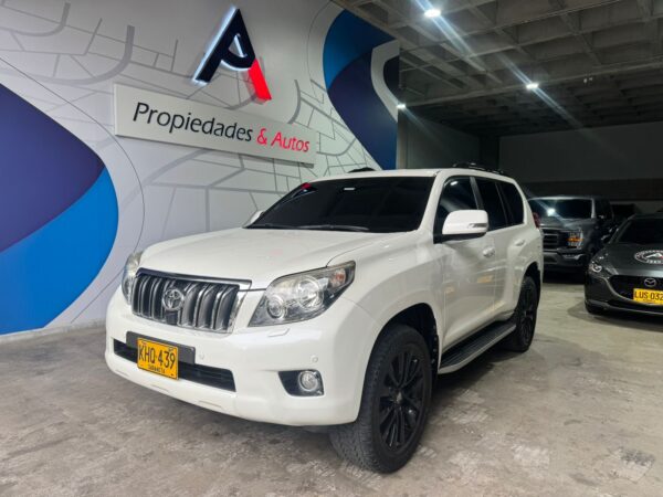 TOYOTA LAND CRUISER VXL 2011