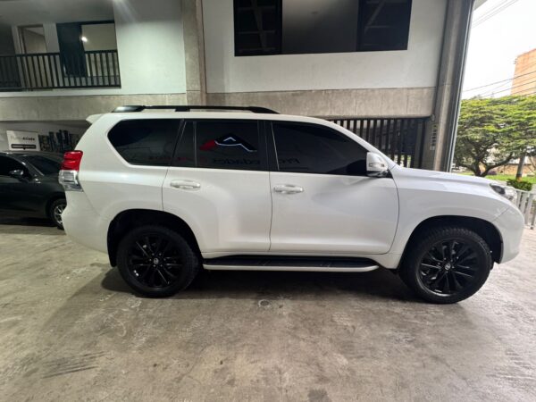 TOYOTA LAND CRUISER VXL 2011 - Imagen 4
