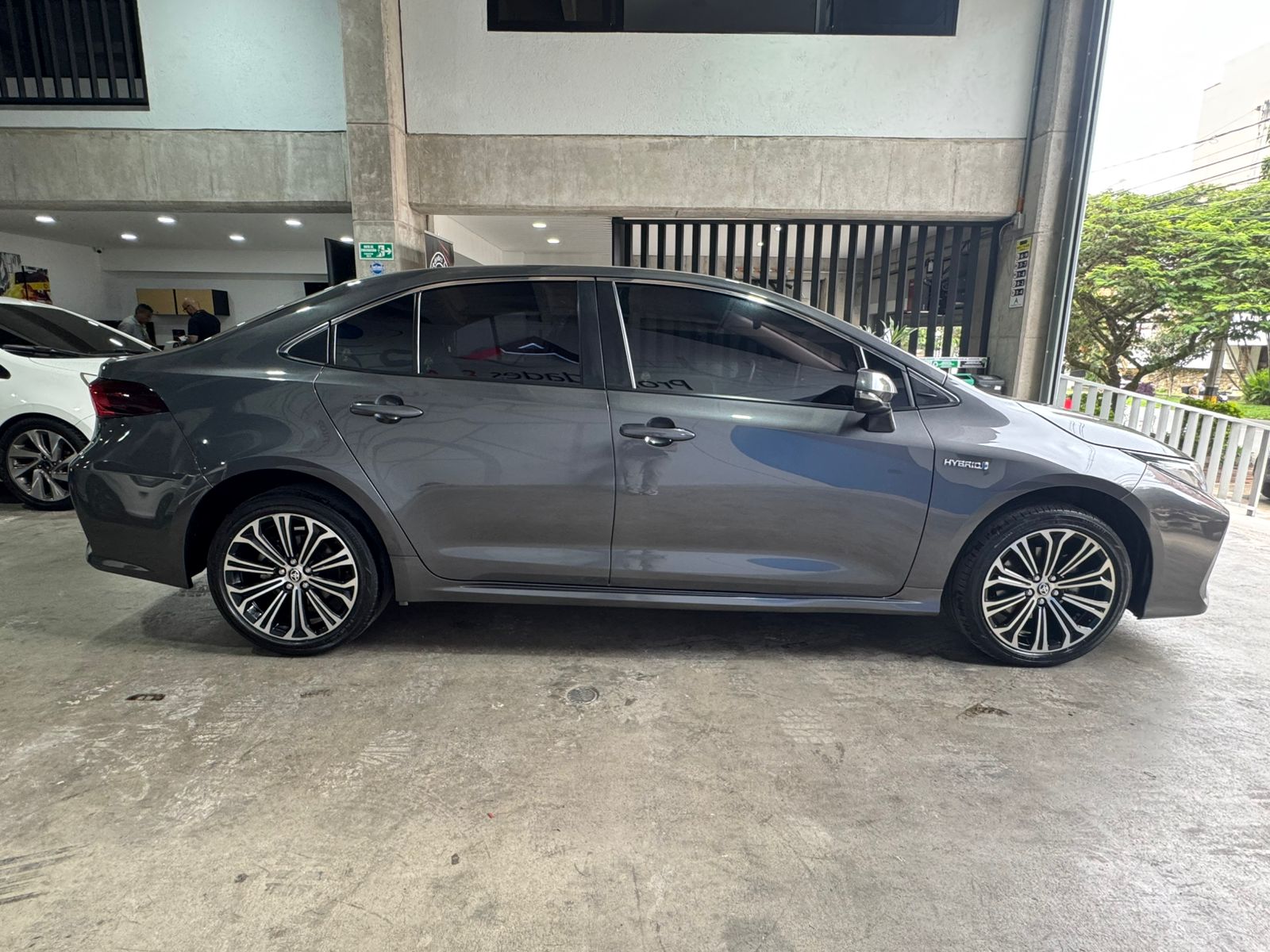 TOYOTA COROLLA SE-G HIBRIDO 2023 - Imagen 4