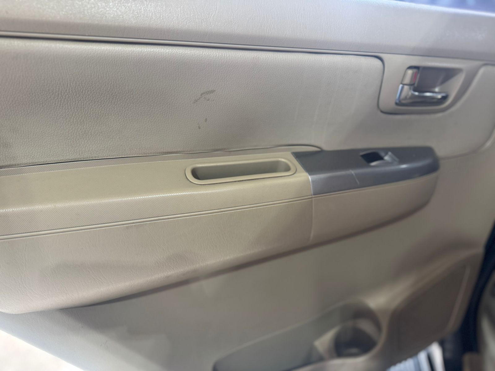 TOYOTA FORTUNER SR5 2011 - Imagen 18