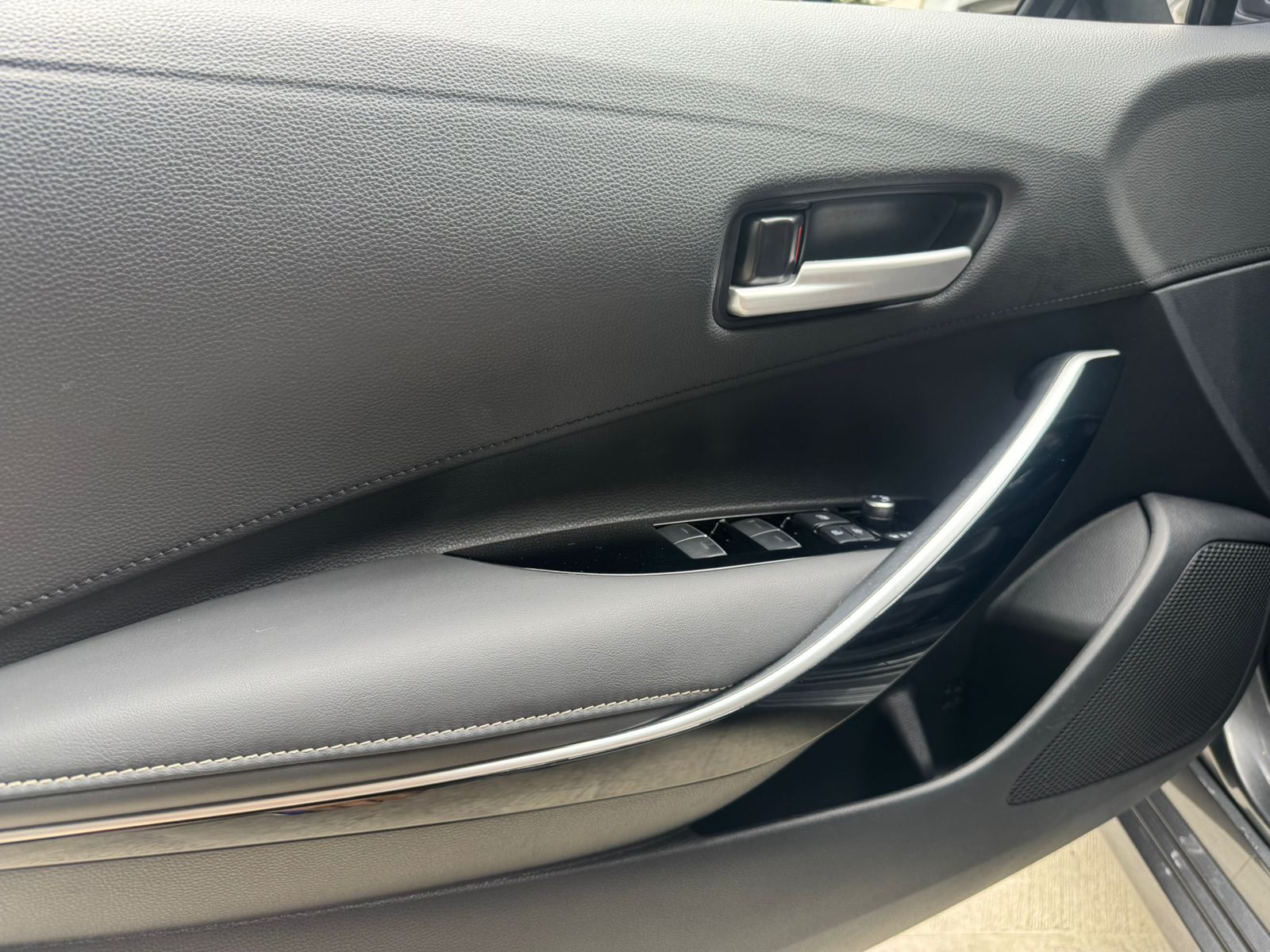 TOYOTA COROLLA SE-G HIBRIDO 2023 - Imagen 14