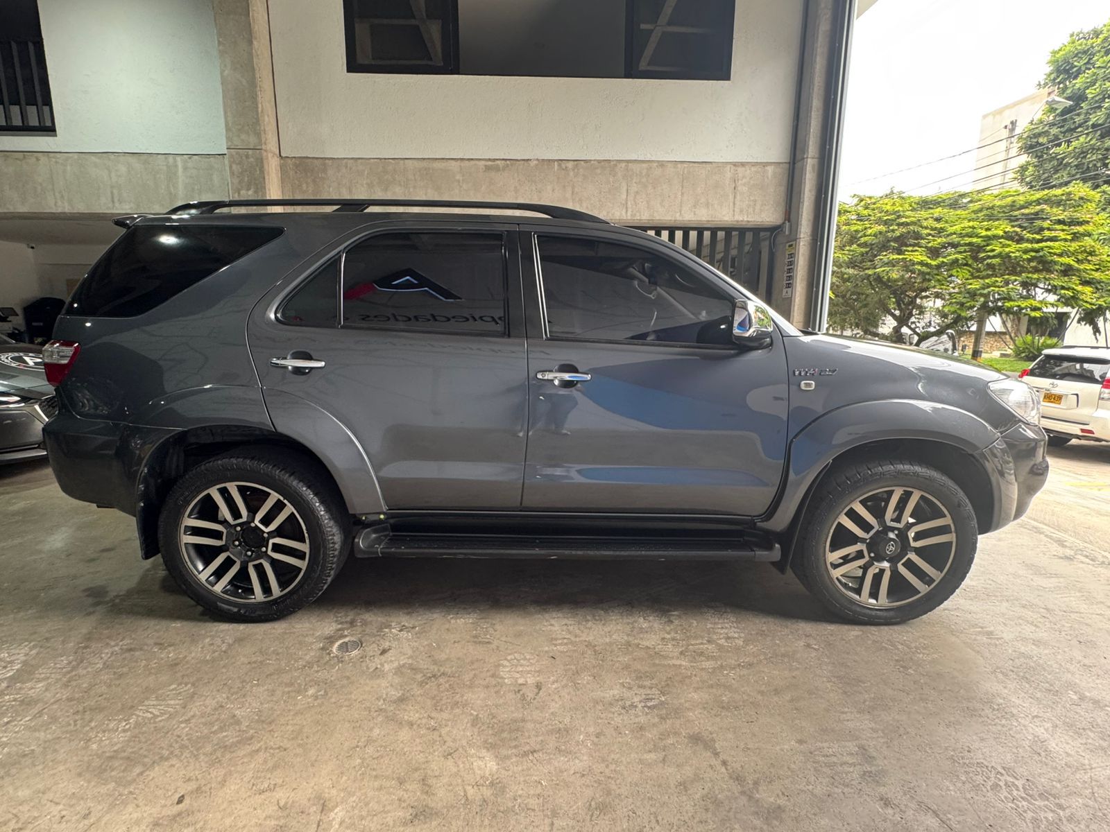 TOYOTA FORTUNER SR5 2011 - Imagen 4
