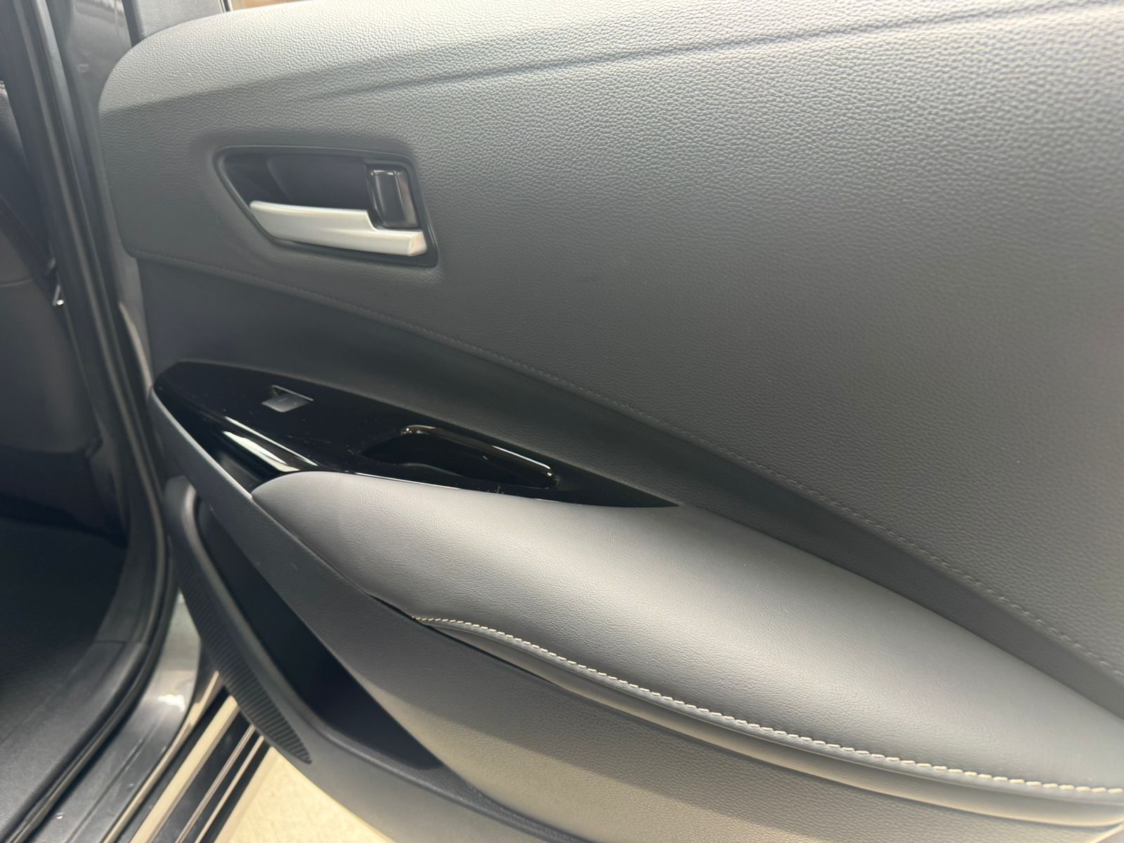 TOYOTA COROLLA SE-G HIBRIDO 2023 - Imagen 19