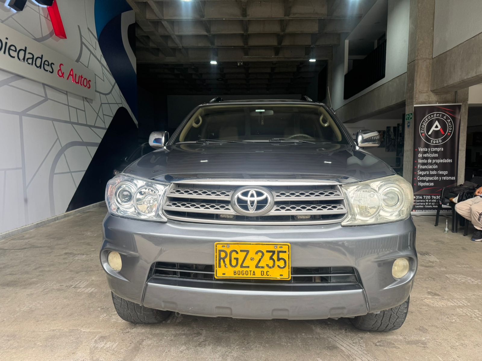 TOYOTA FORTUNER SR5 2011 - Imagen 2