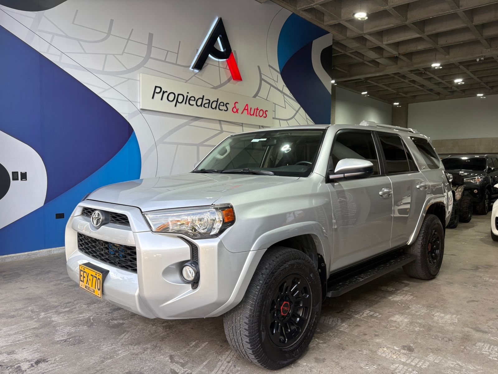 TOYOTA 4RUNNNER SR5 2018