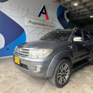 TOYOTA FORTUNER SR5 2011