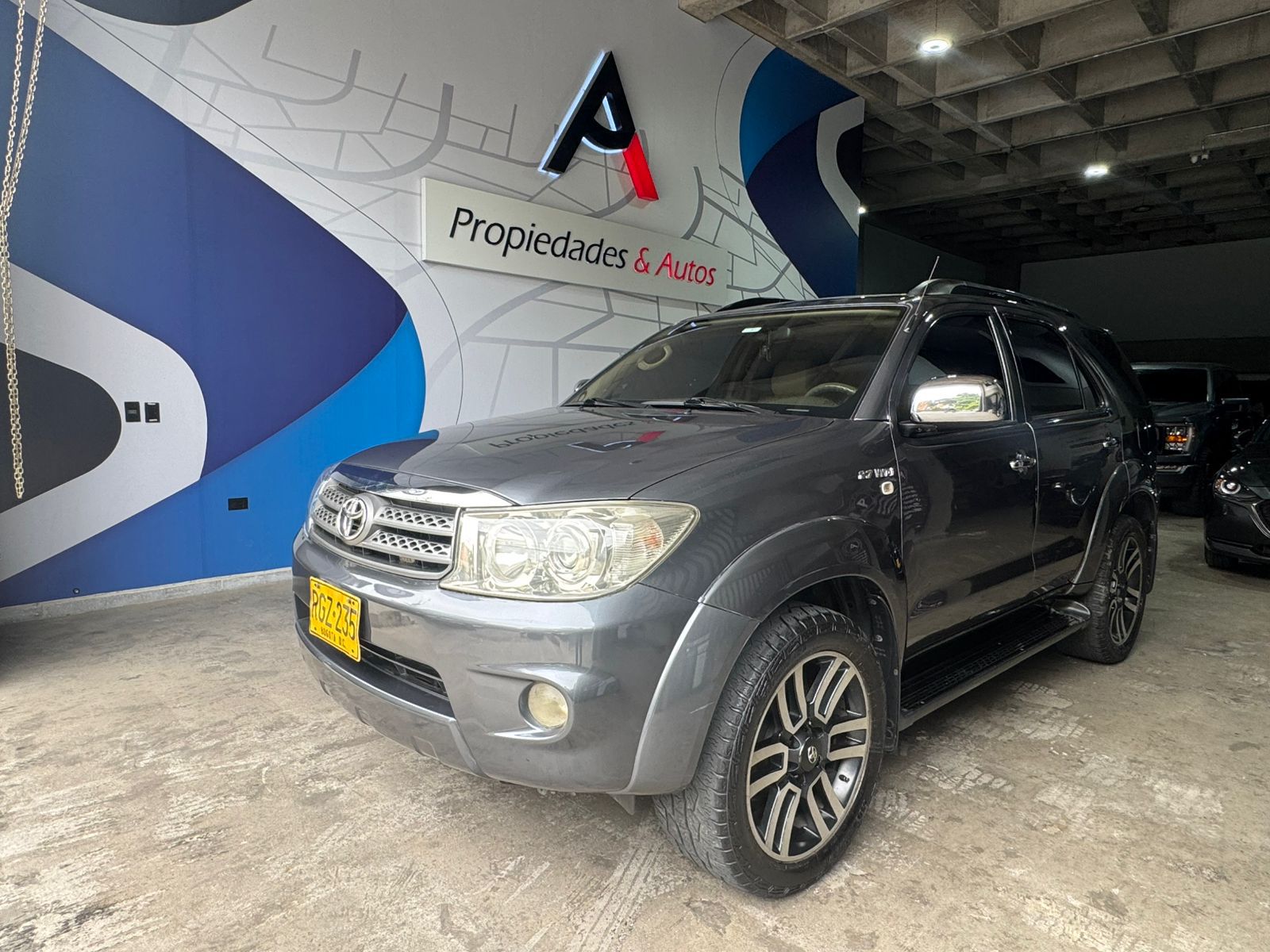 TOYOTA FORTUNER SR5 2011