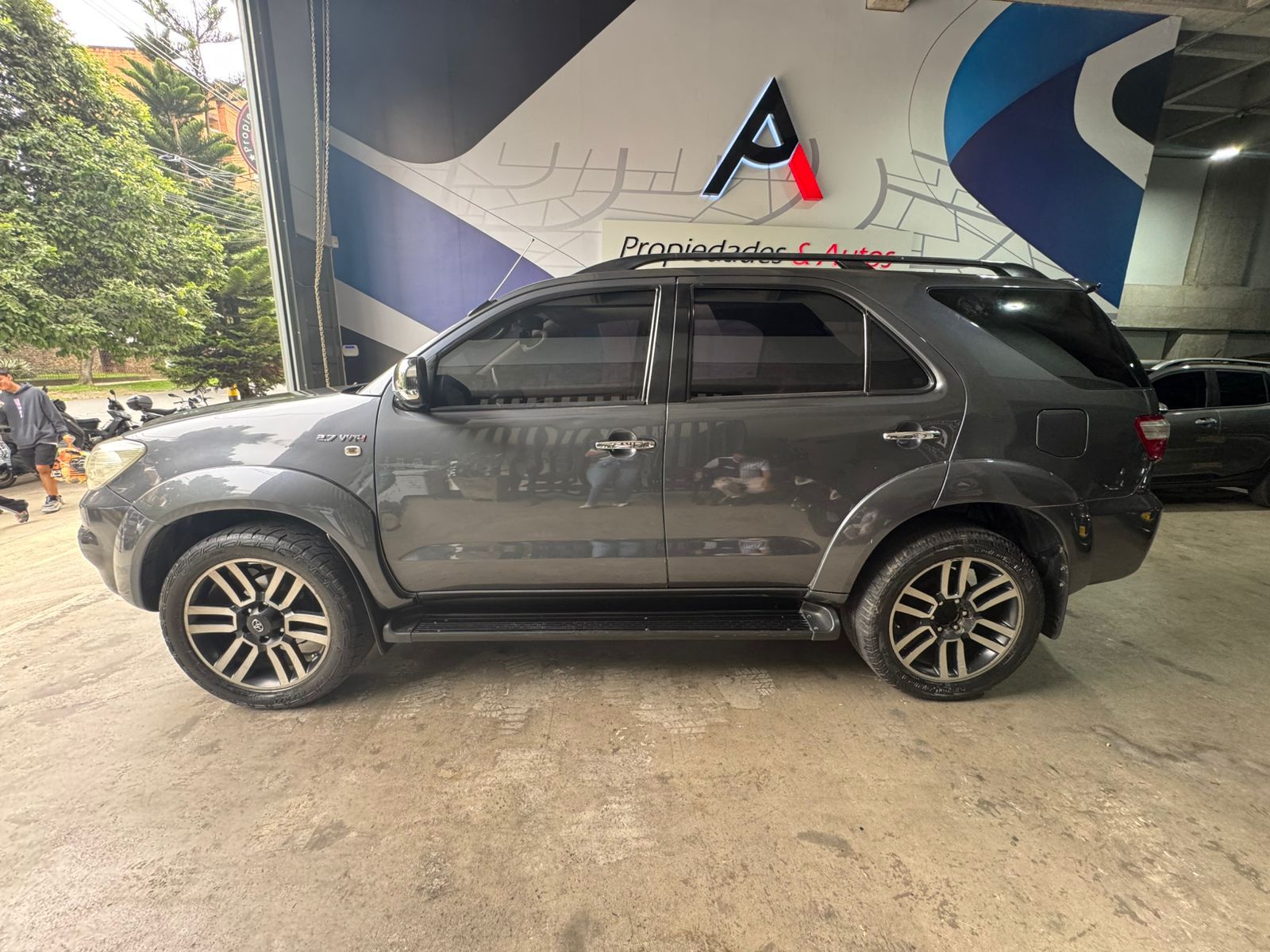 TOYOTA FORTUNER SR5 2011 - Imagen 8