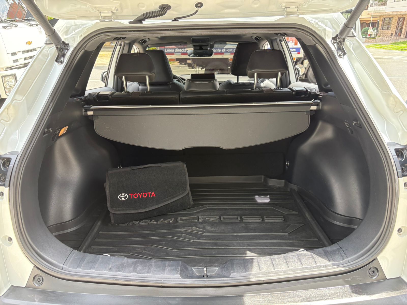 TOYOTA COROLLA CROSS HEV SEG 2025 - Imagen 18