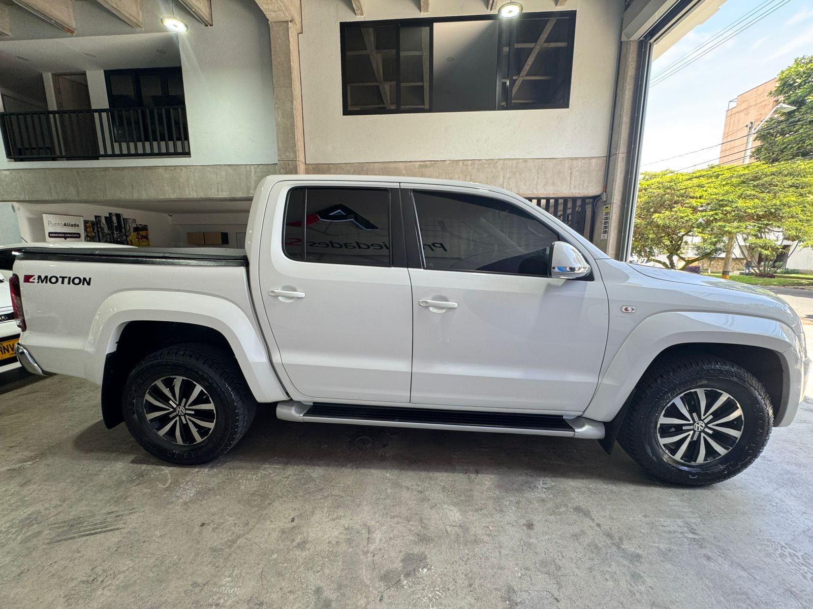 VOLKSWAGEN AMAROK COMFORTLINE 2021 - Imagen 4