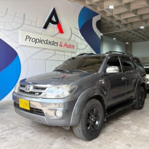 TOYOTA FORTUNER SR5 2008