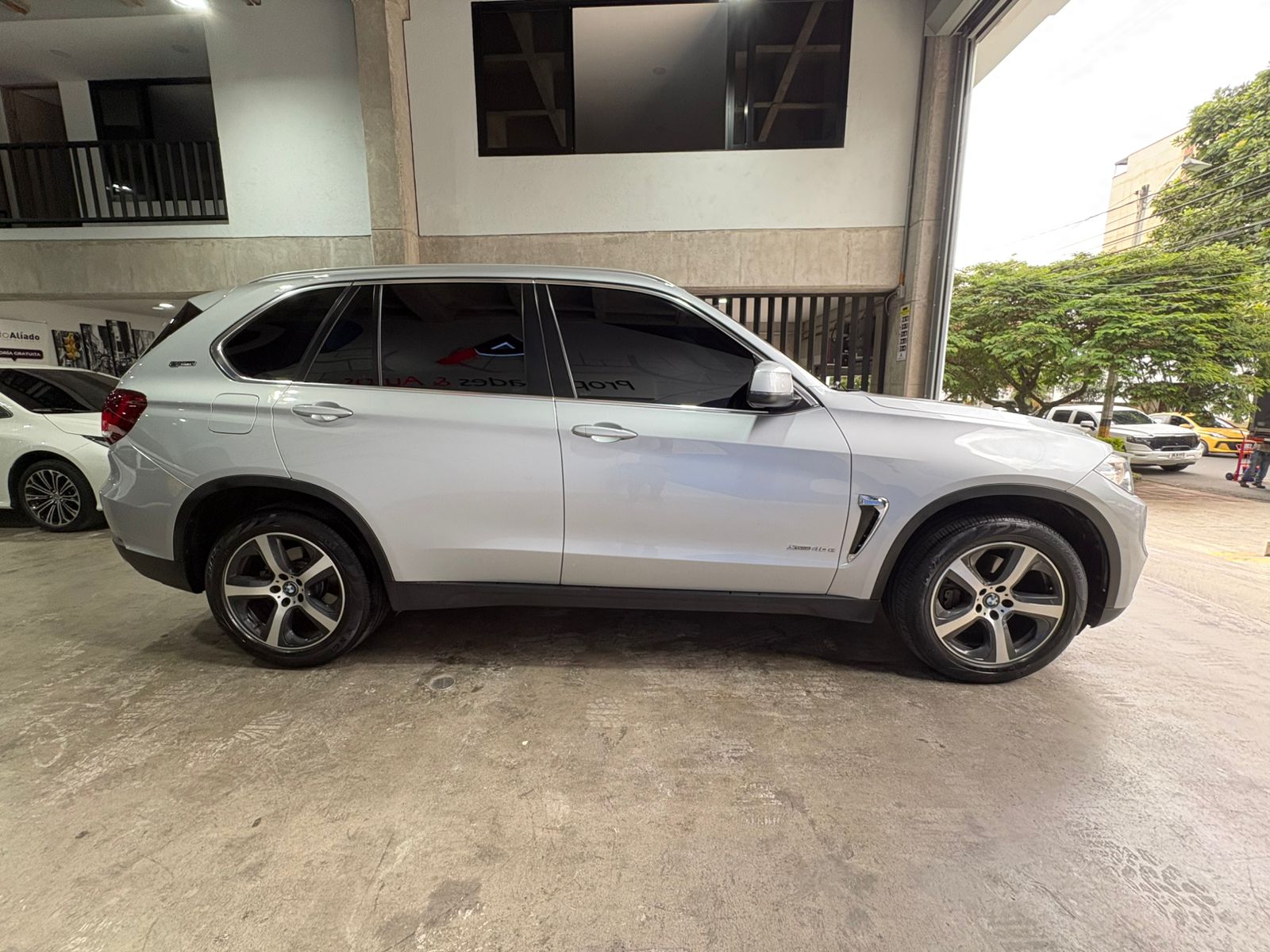 BMW X5 XDRIVE 40E 2018 - Imagen 4