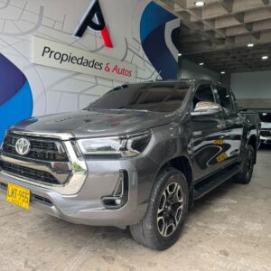 TOYOTA HILUX 2022