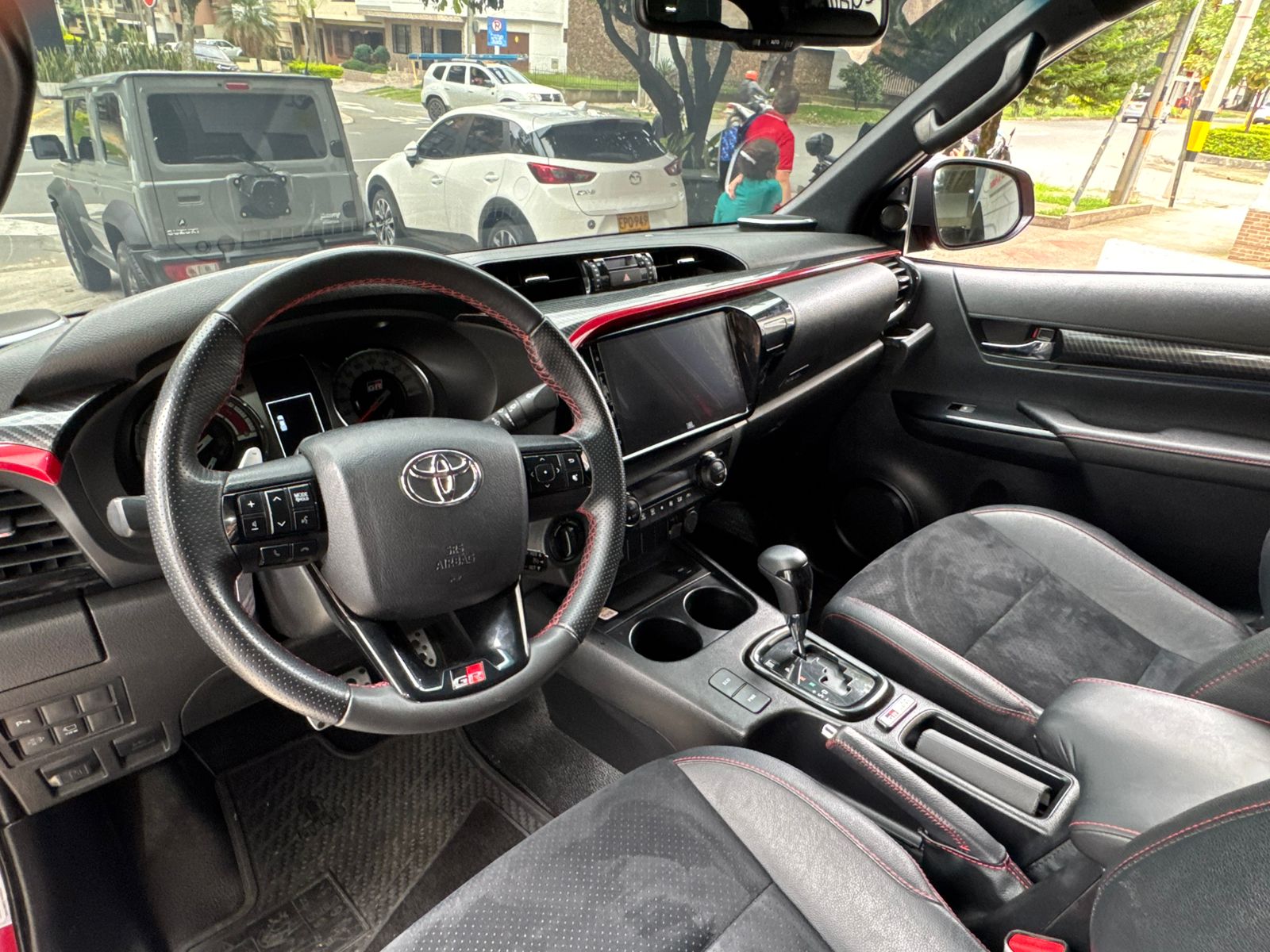 TOYOTA HILUX GR 2023 - Imagen 13