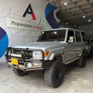 TOYOTA LAND CRUISER 70 LX V6 2013