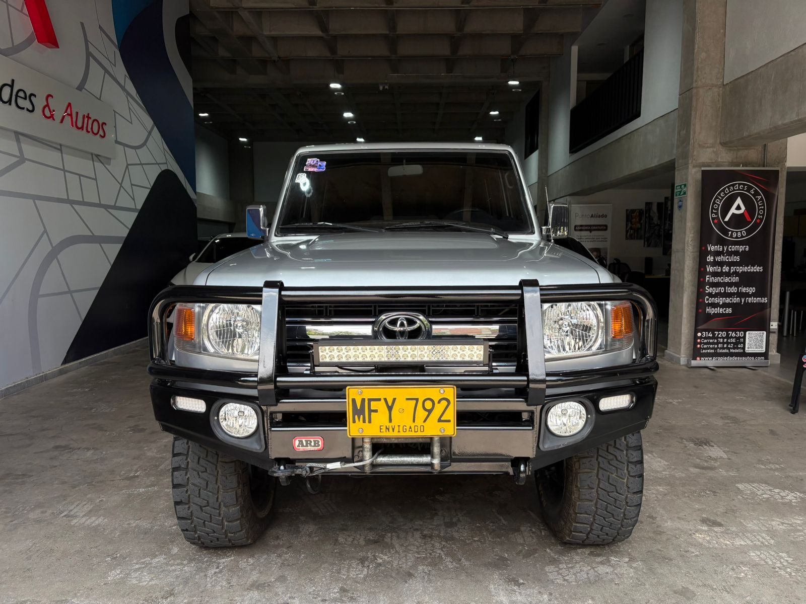 TOYOTA LAND CRUISER 70 LX V6 2013 - Imagen 2
