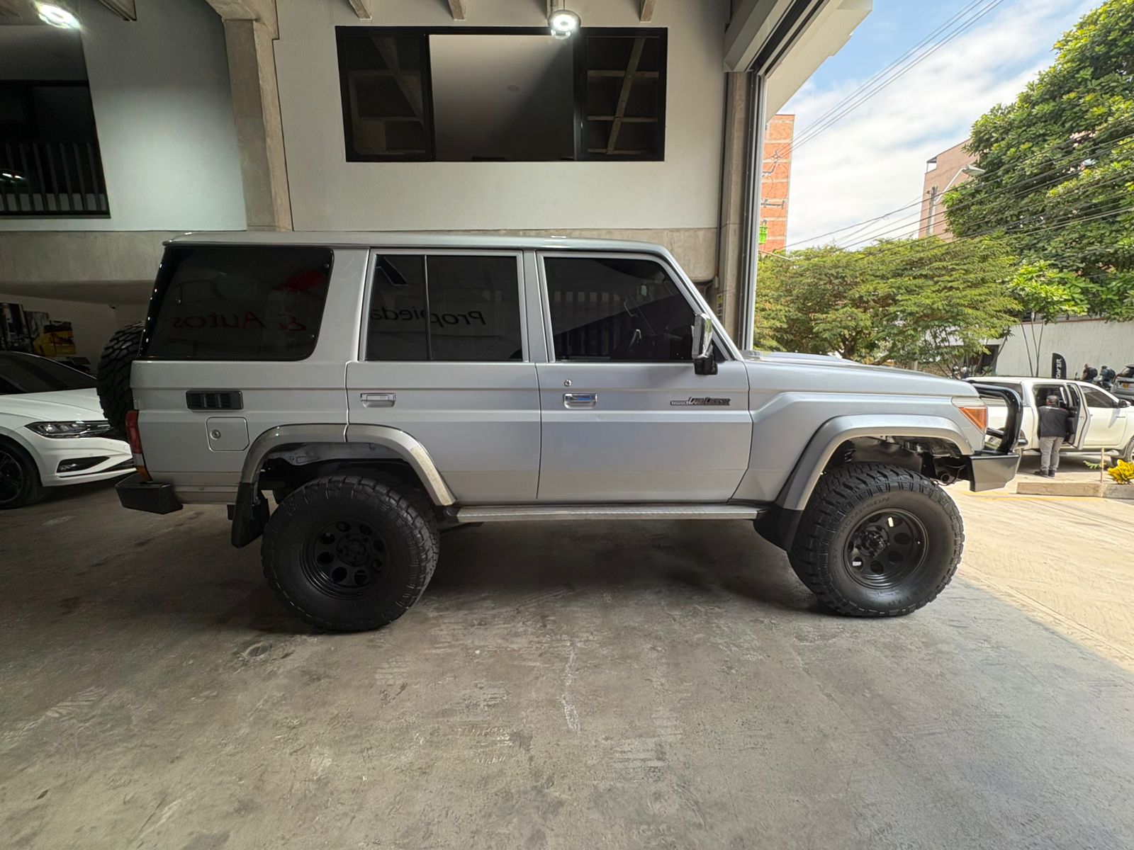 TOYOTA LAND CRUISER 70 LX V6 2013 - Imagen 4