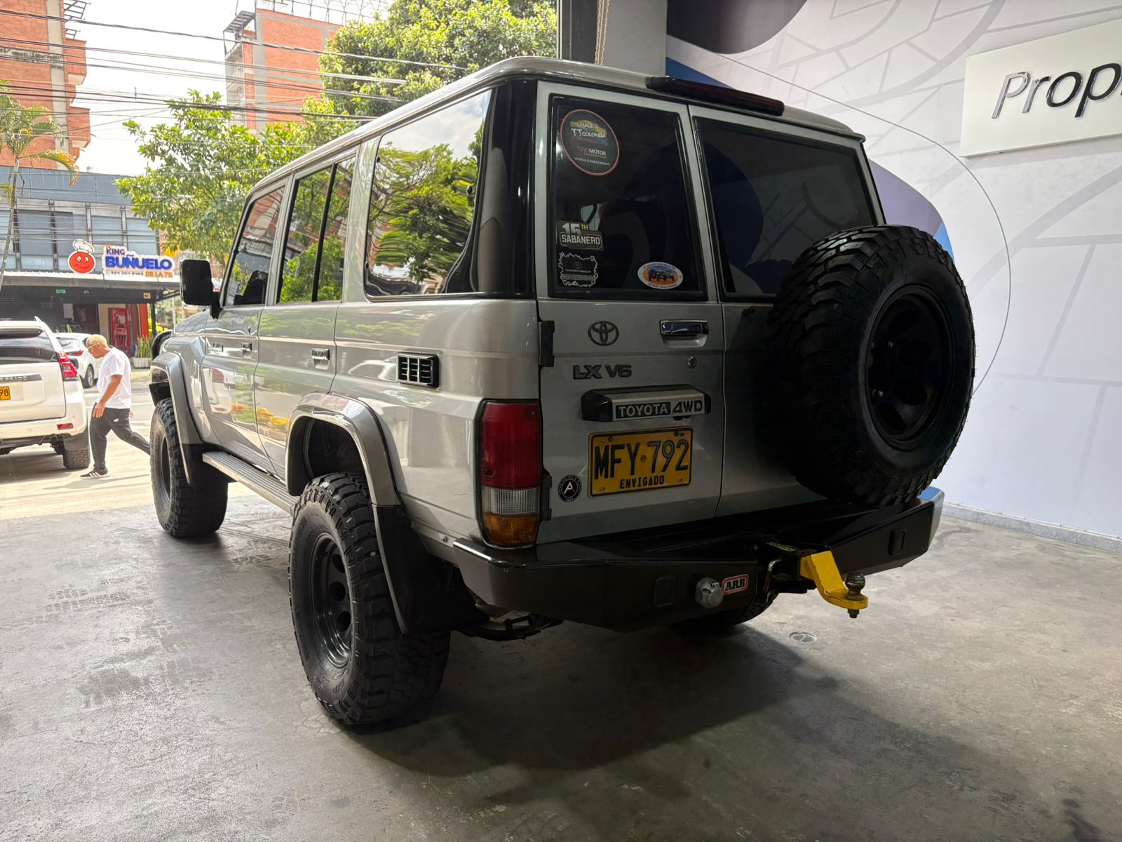 TOYOTA LAND CRUISER 70 LX V6 2013 - Imagen 7