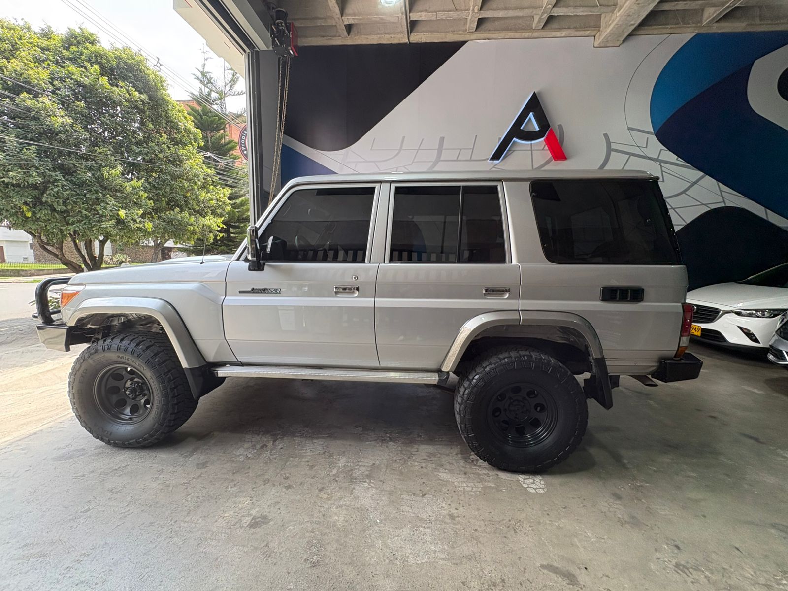TOYOTA LAND CRUISER 70 LX V6 2013 - Imagen 8