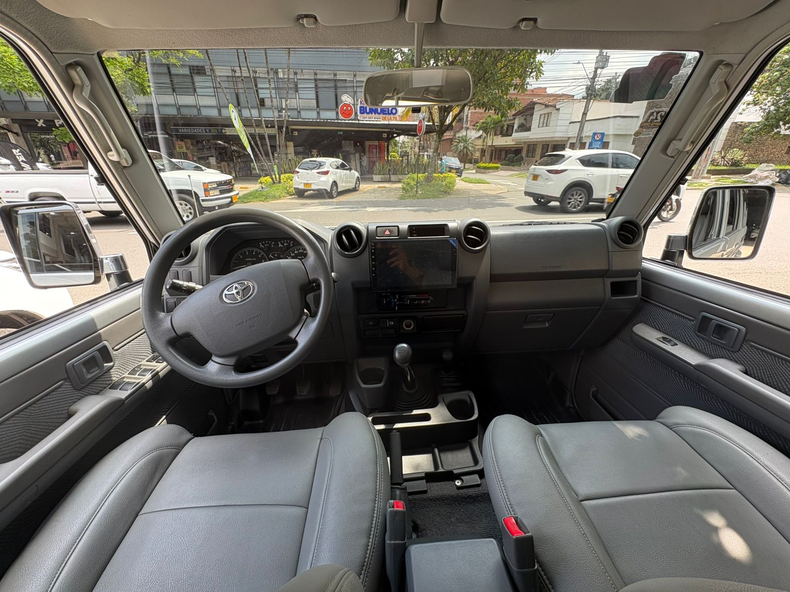 TOYOTA LAND CRUISER 70 LX V6 2013 - Imagen 9