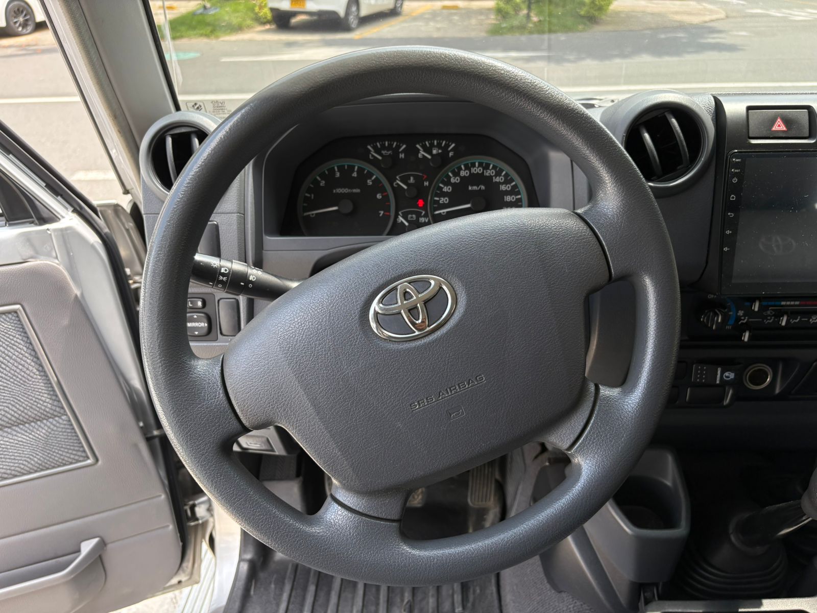 TOYOTA LAND CRUISER 70 LX V6 2013 - Imagen 11