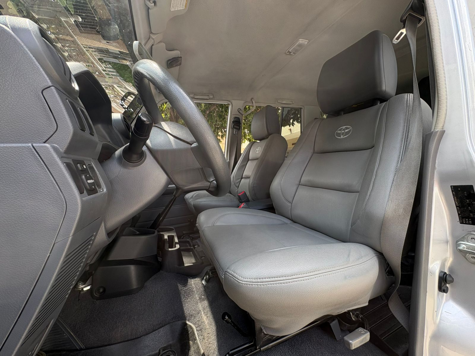 TOYOTA LAND CRUISER 70 LX V6 2013 - Imagen 12