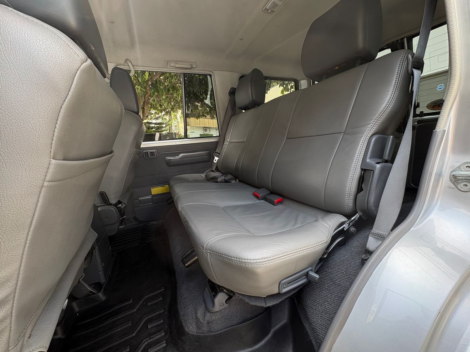 TOYOTA LAND CRUISER 70 LX V6 2013 - Imagen 15