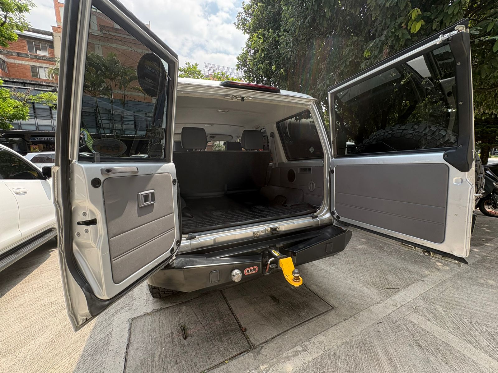 TOYOTA LAND CRUISER 70 LX V6 2013 - Imagen 17