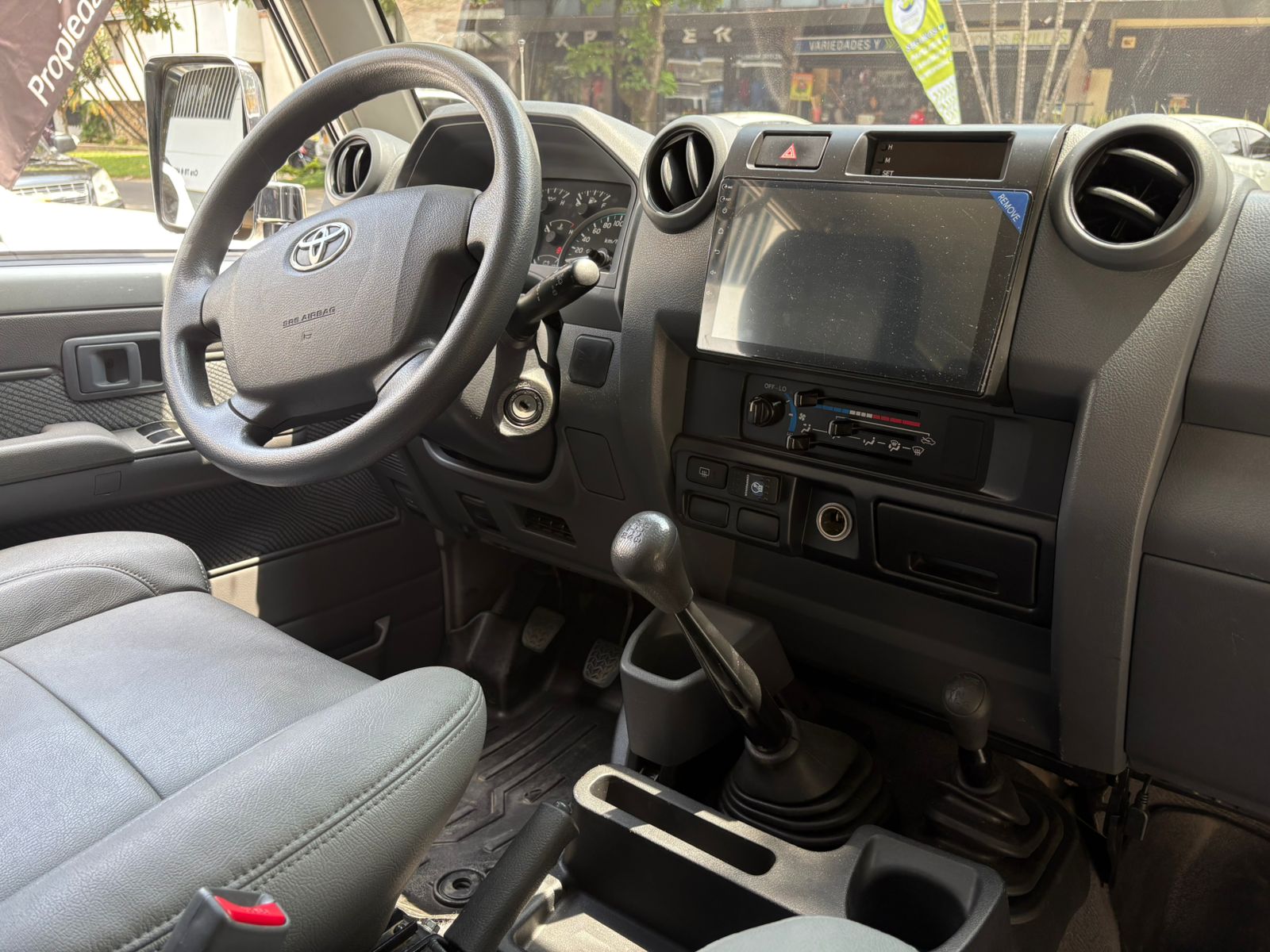 TOYOTA LAND CRUISER 70 LX V6 2013 - Imagen 21