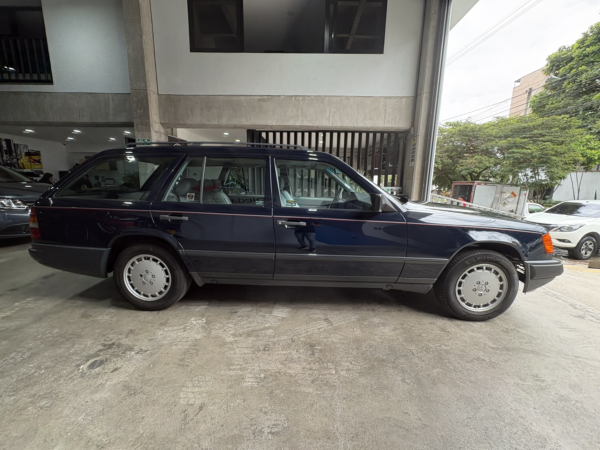 MERCEDES BENZ 300 TE 1989 - Imagen 4
