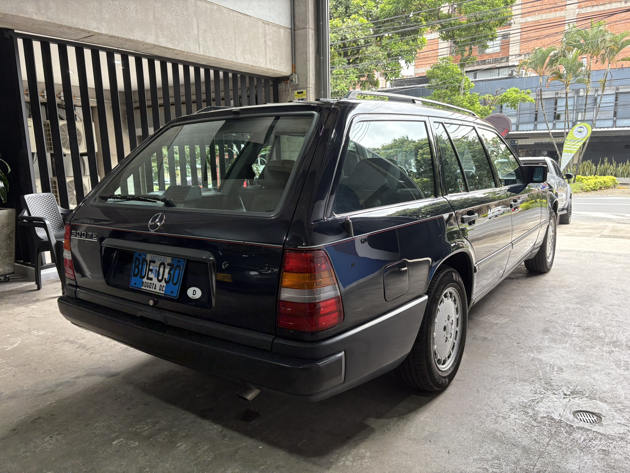 MERCEDES BENZ 300 TE 1989 - Imagen 5