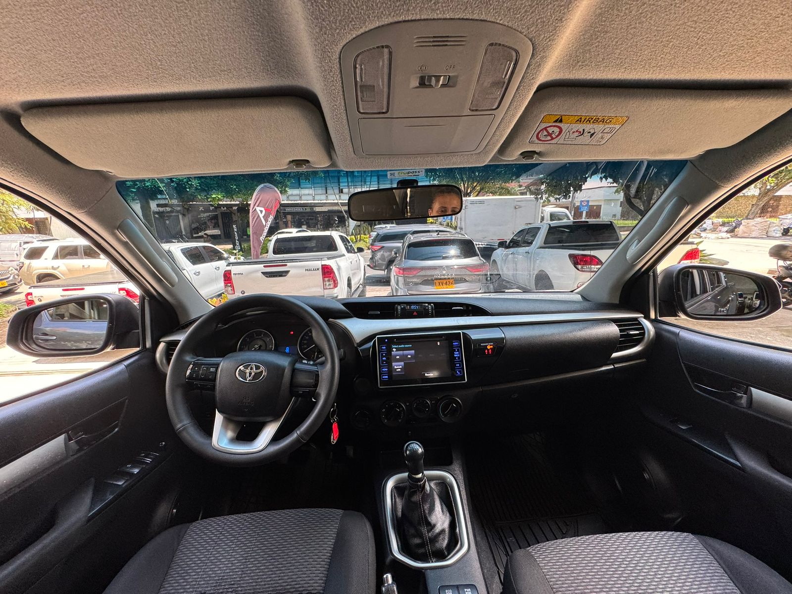 TOYOTA HILUX 2019 - Imagen 8