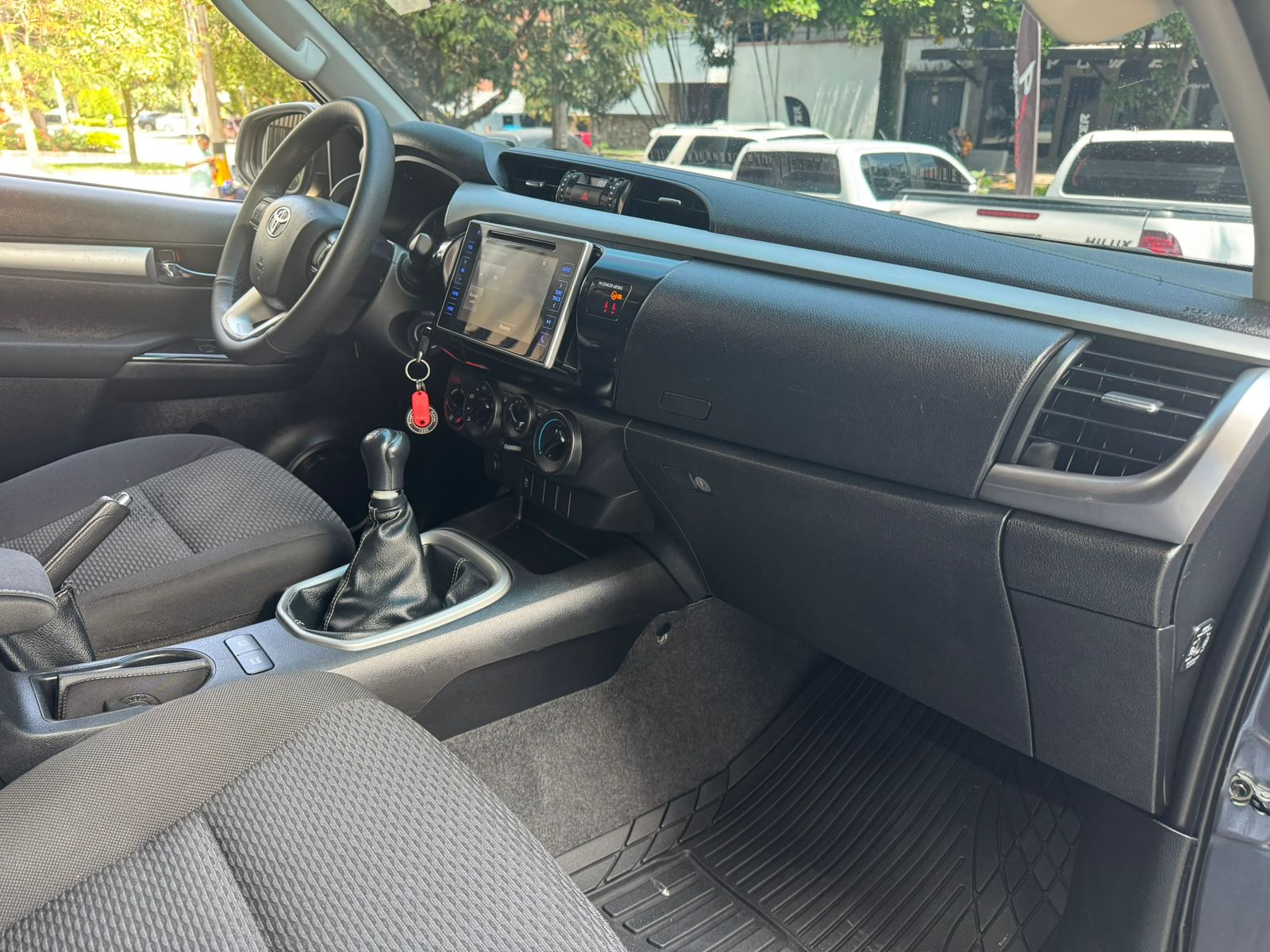 TOYOTA HILUX 2019 - Imagen 16